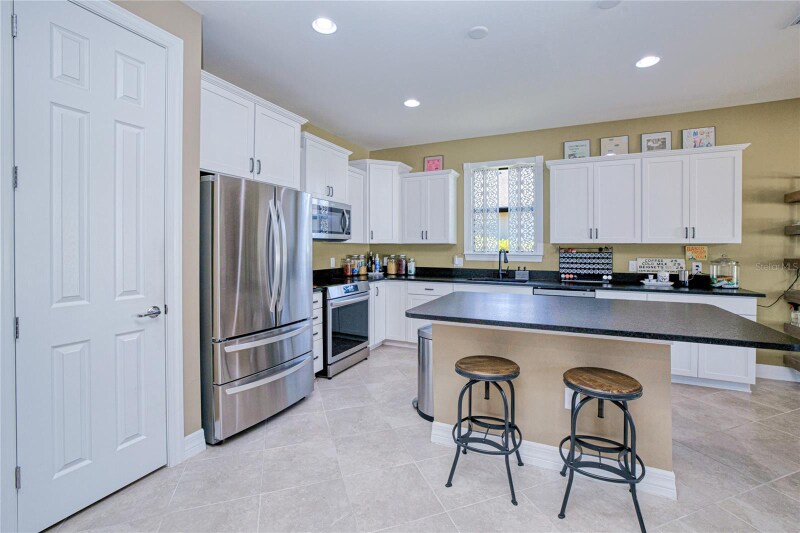 Building Photo - 2600 Sherman Oak Dr