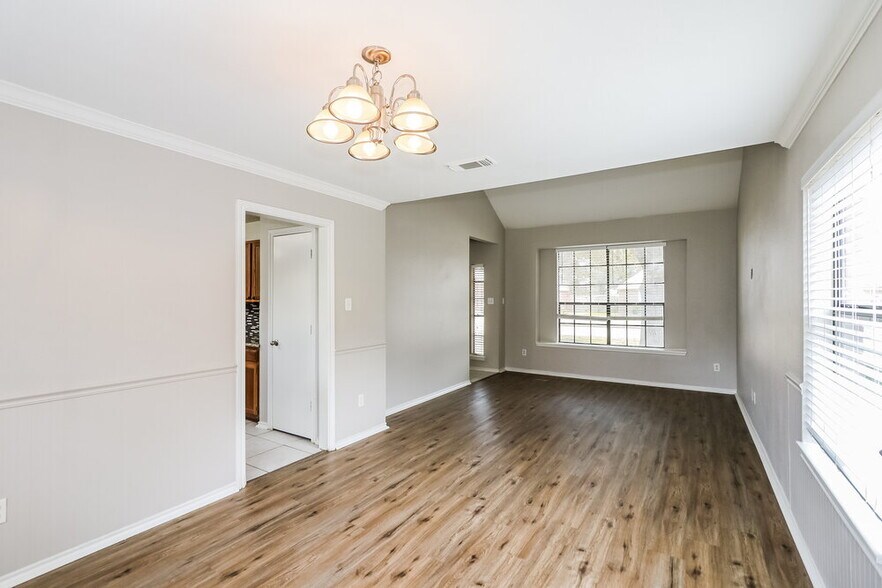 Building Photo - 20006 Brandon Oaks Way