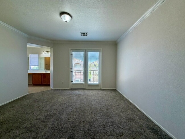 Building Photo - GATED 3 BED 2.5 BATH 1 CAR GARAGE SINGLE FAMILY HOME WITH COMMUNITY POOL