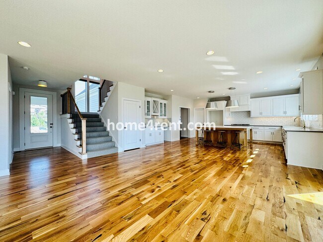 Building Photo - Exceptional Olathe Home in the Cedar Creek Subdivision w/ Wood Floors and a Finished Basment!