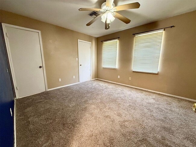 Building Photo - Cute & Close to OU