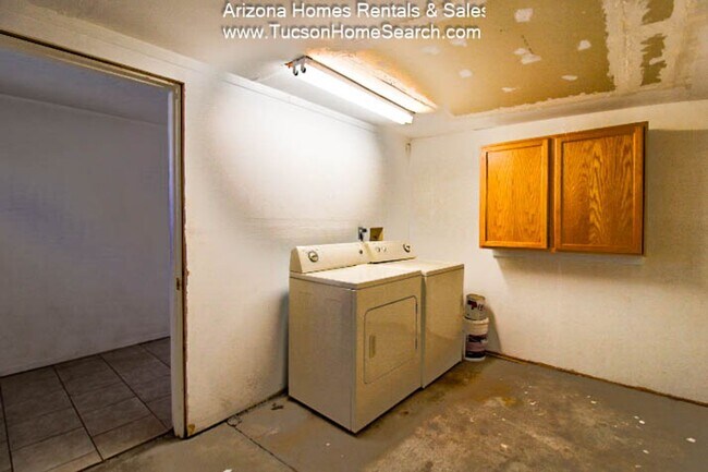 Building Photo - 801 E Halcyon Rd