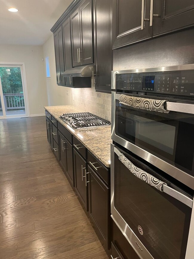 Building Photo - Large Executive 5 Br 3.5 Bath Home in Weymouth's Union Point Neighborhood