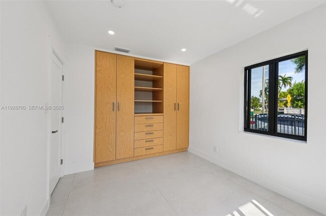 Building Photo - 5152 SW 6th St