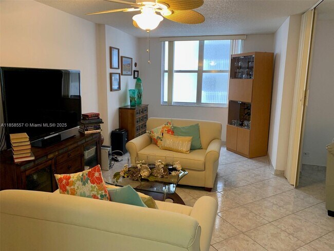 Building Photo - 6039 Collins Ave