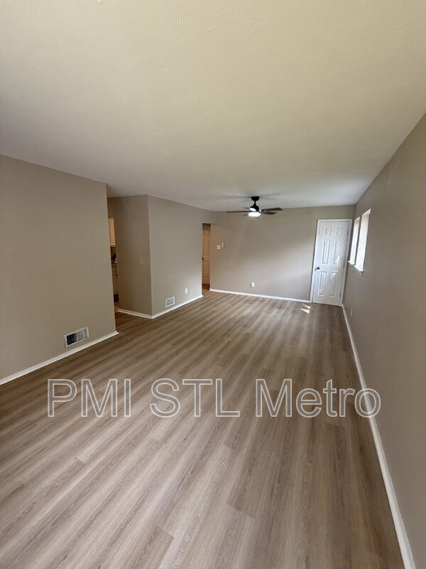 Building Photo - 5544 Albia Terrace