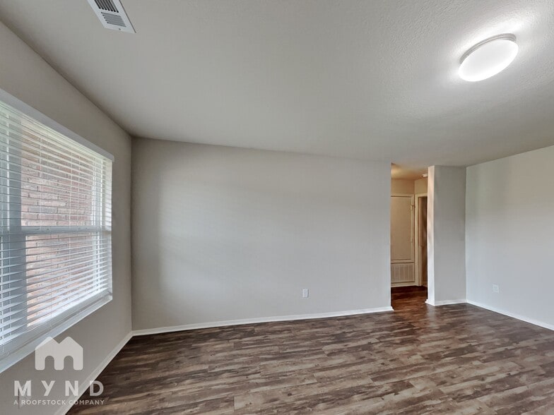 Building Photo - 307 Westwood Dr