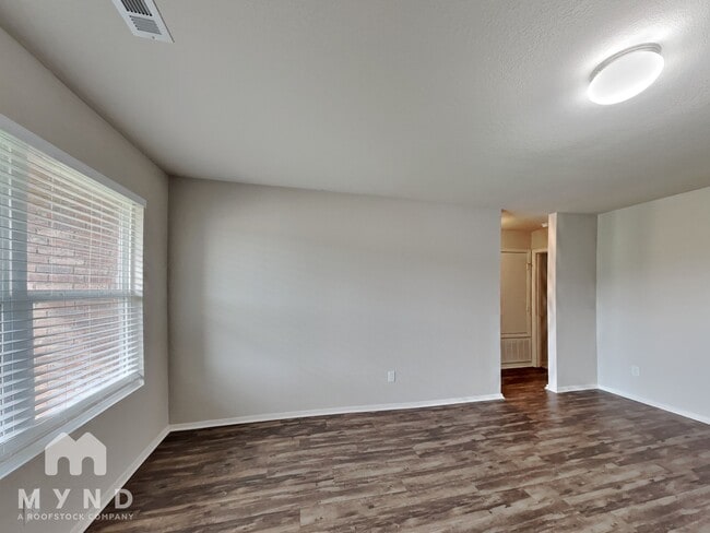 Building Photo - 307 Westwood Dr