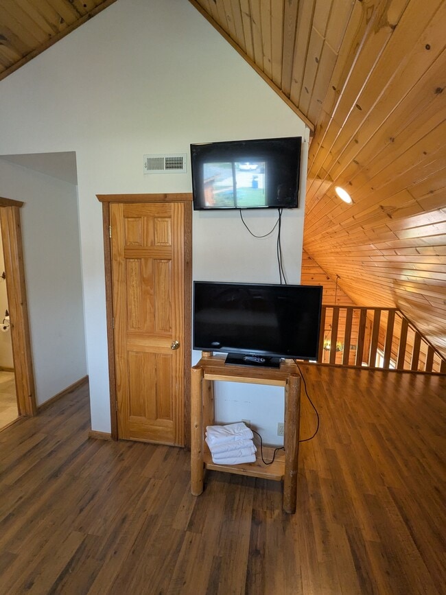 Building Photo - 721 Skatepark Court