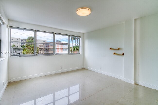 Building Photo - 9381 E Bay Harbor Dr