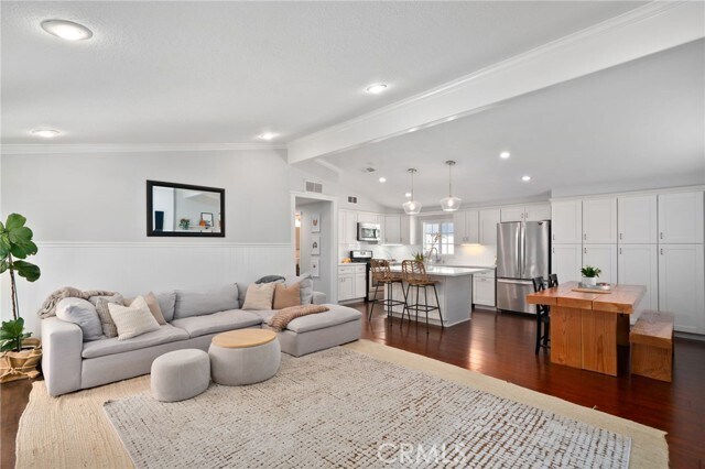 Building Photo - 2273 Columbia Dr