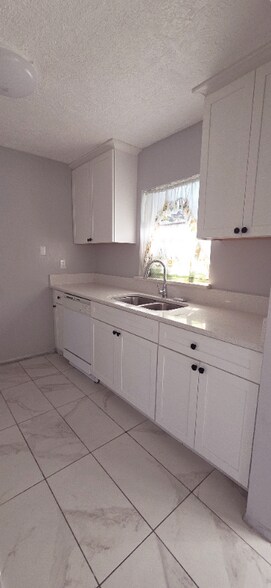 Building Photo - 351 W 21st St