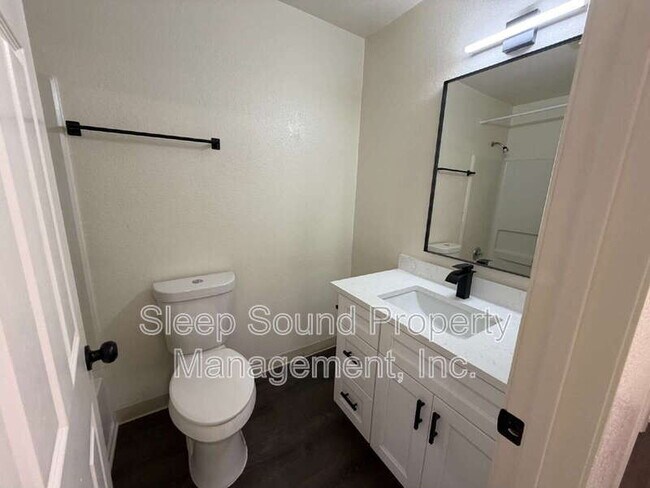 Building Photo - 2831 SW Dolph Ct