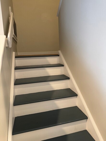 Stairs - 1306 Sycamore Square Dr