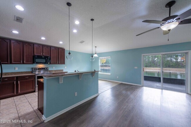 Building Photo - 4667 Pine Lake Dr