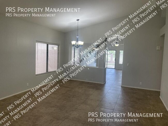 Building Photo - 2152 W Myrtle Dr