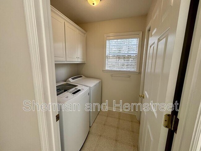 Building Photo - 389 Sandleton Way