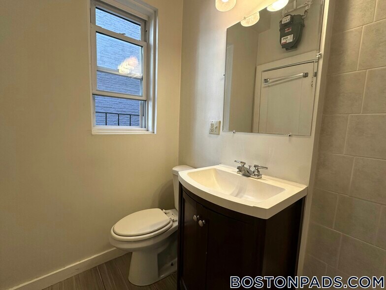 Building Photo - 38 Hemenway St