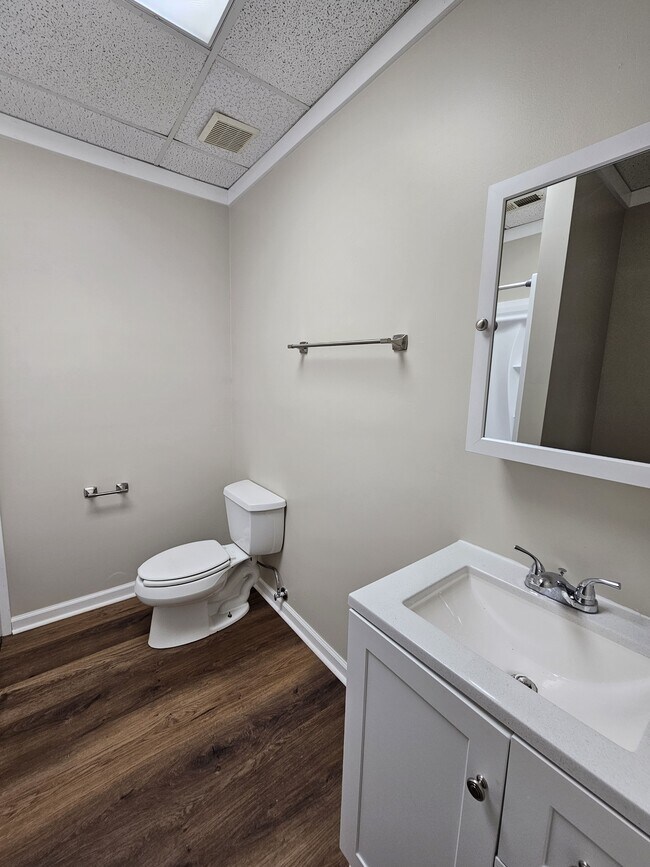 Building Photo - 1198 Holly Springs Rd