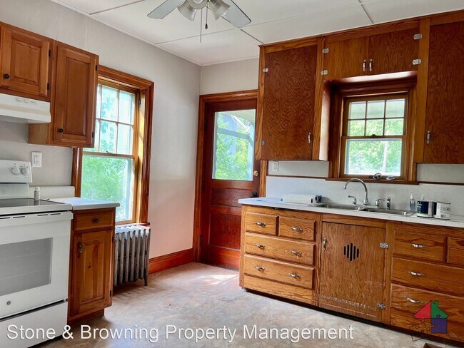 Building Photo - 3 br, 1.5 bath House - 83 South Main St.