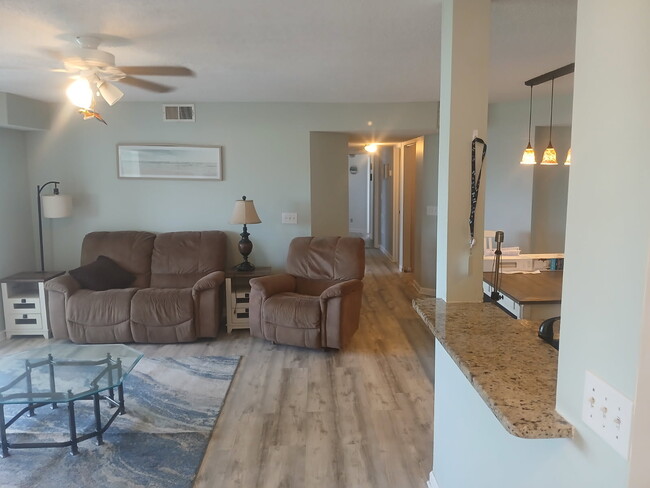 Building Photo - 2266 Huntingdon Dr