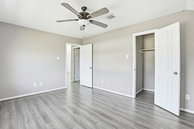 Building Photo - 6802 Claire Brook Dr