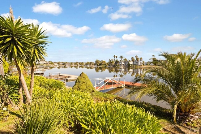 Building Photo - 8 Caribe Isle