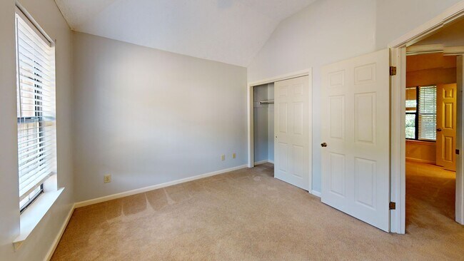Building Photo - 335 Bent Tree Dr