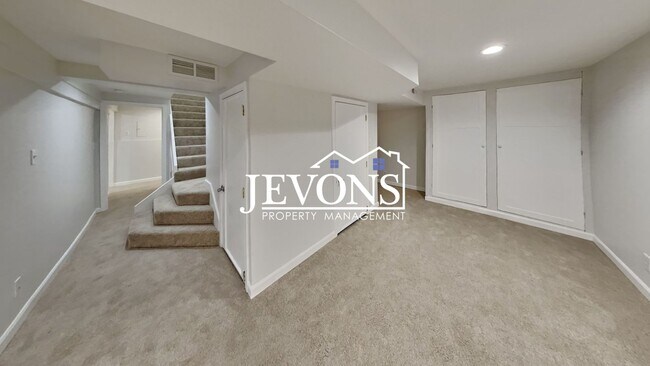 Building Photo - Beautiful single-family home in Seattle