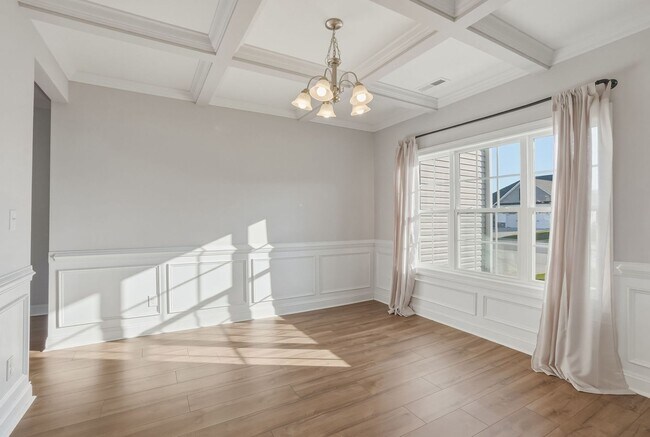 Building Photo - 5 bedroom waterfront property