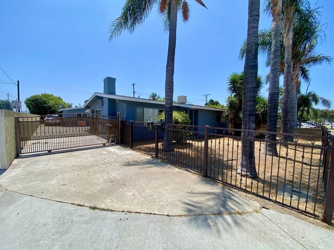 Building Photo - 536 Willow Ave