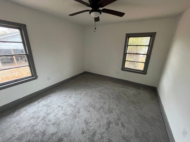 Building Photo - 754 Raymond Rd