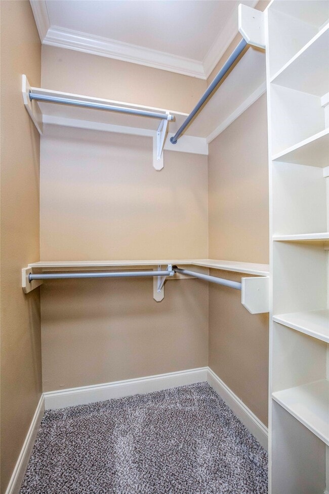 Building Photo - 1516 Amundsen St