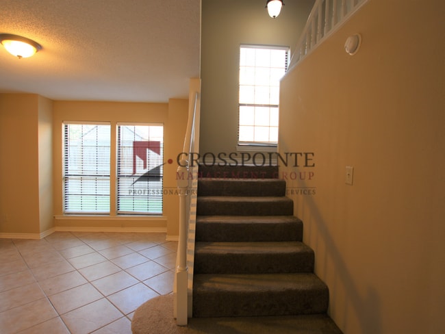 Building Photo - 2 Bedroom 2.5 Bath Townhome, Tyler TX!