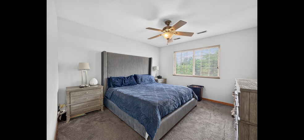 Building Photo - 949 Tanager Ct