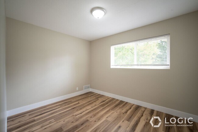 Building Photo - 19 E 1300 S