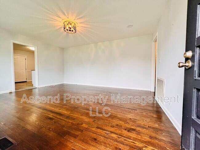 Building Photo - 4610 Leslie Ln