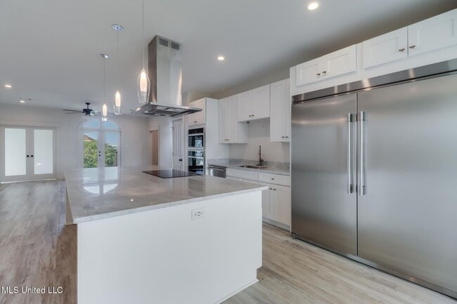 Building Photo - 238 Lovers Ln