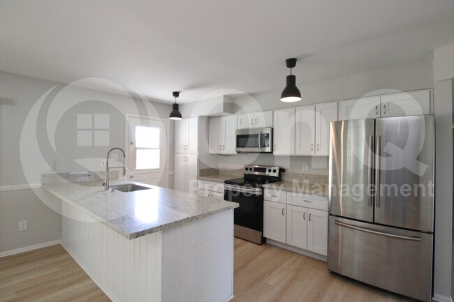 Building Photo - 537 E Laguna Dr