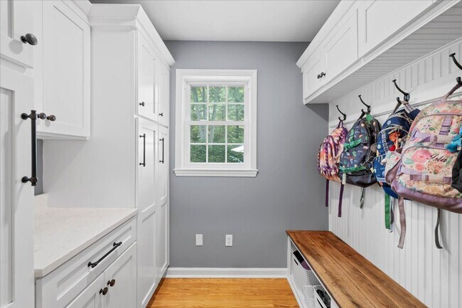 Building Photo - Spacious Home with Fenced Yard Exclusive Access to Hethwood Amenities