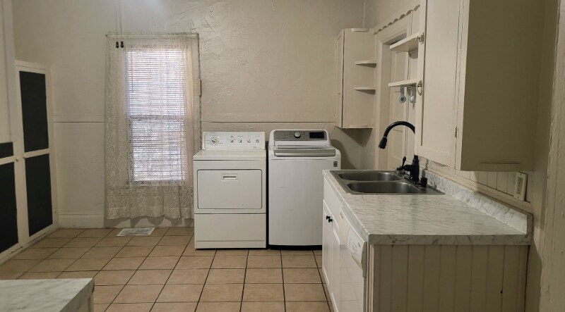 Building Photo - 1421 N Corona St