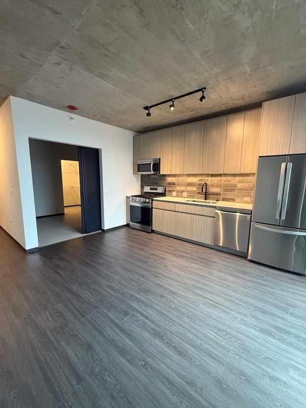 Primary Photo - 1415 W Randolph St