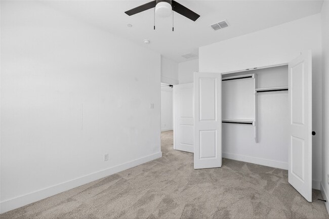 Building Photo - 7613 Reis Ln
