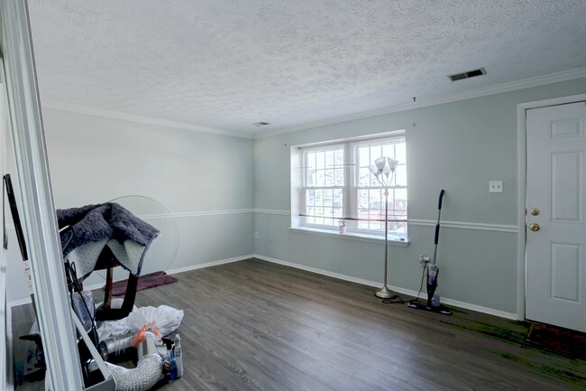 Building Photo - 3BD/1.5BA, Cozy Townhome in Silver Spring.