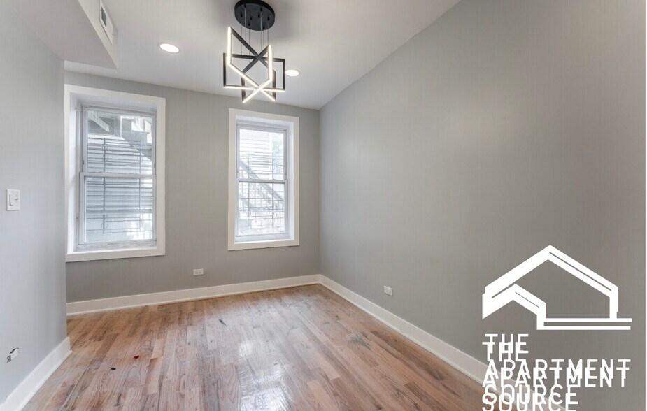 Building Photo - 1624 W Beach Ave