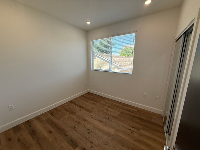 Building Photo - Beautiful 3-Bedroom Townhome in Sherman Oaks!