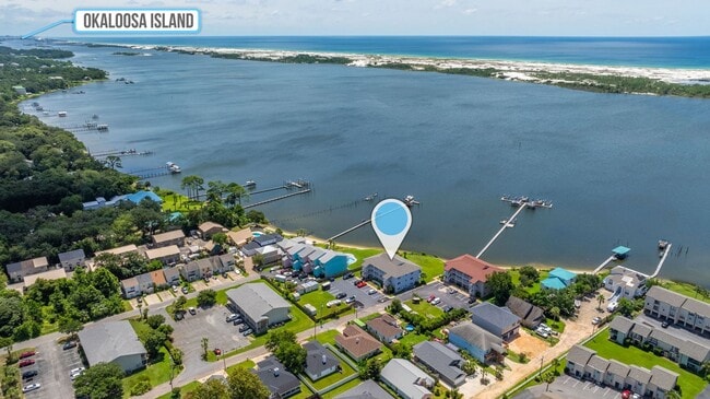 Building Photo - Waterfront Condo!