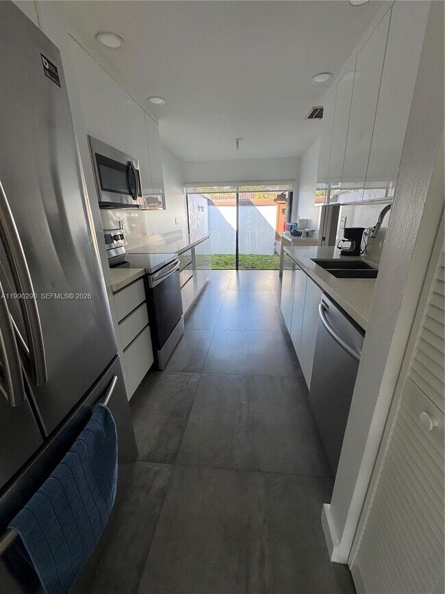 Building Photo - 534 NE 195th St