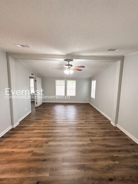Building Photo - 4980 New Horizon Dr