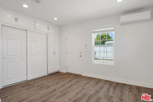 Building Photo - 1735 S Carmelina Ave